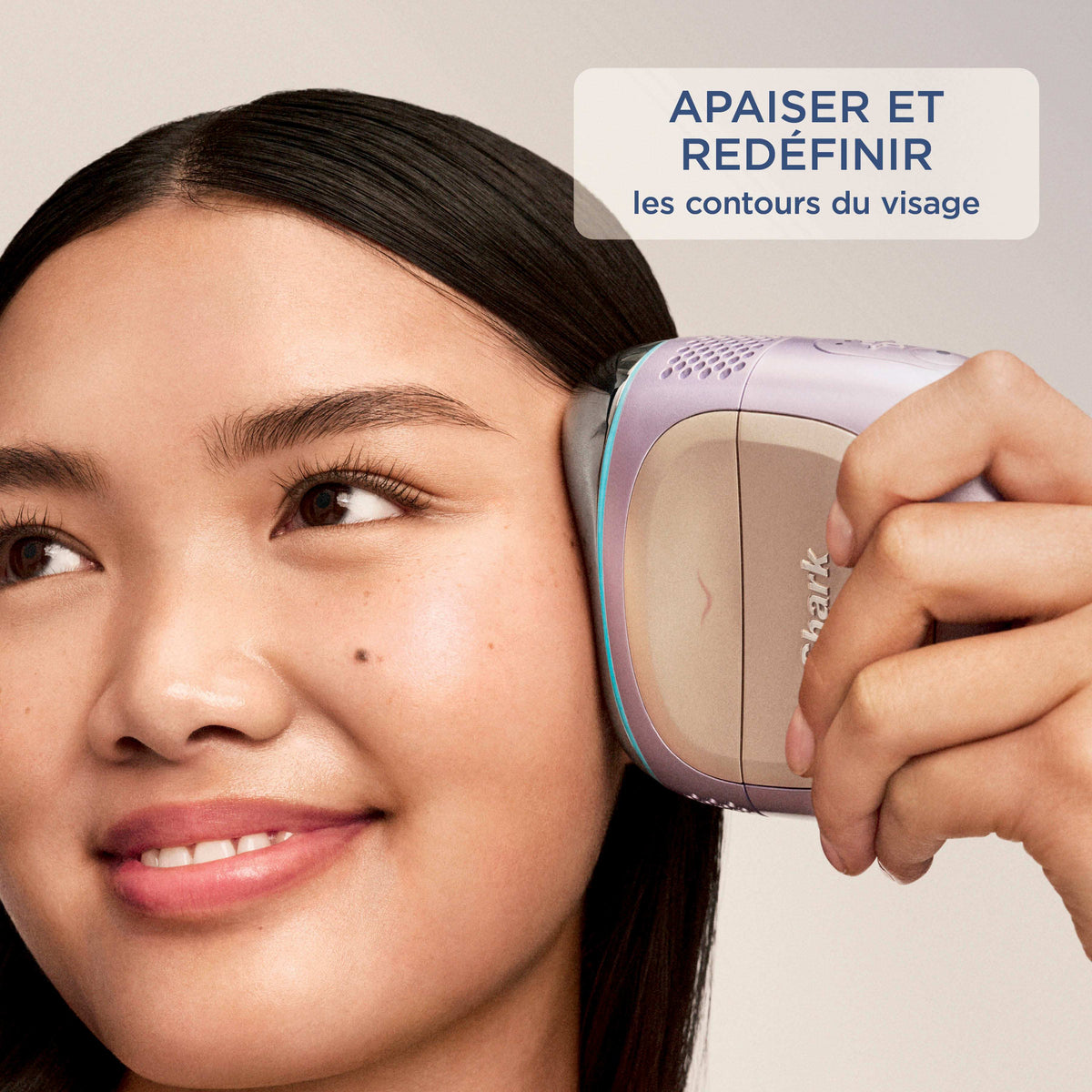 Appareil de soin du visage hydrofacial à domicile Shark FacialPro Glow + DePuffi - Noir profond