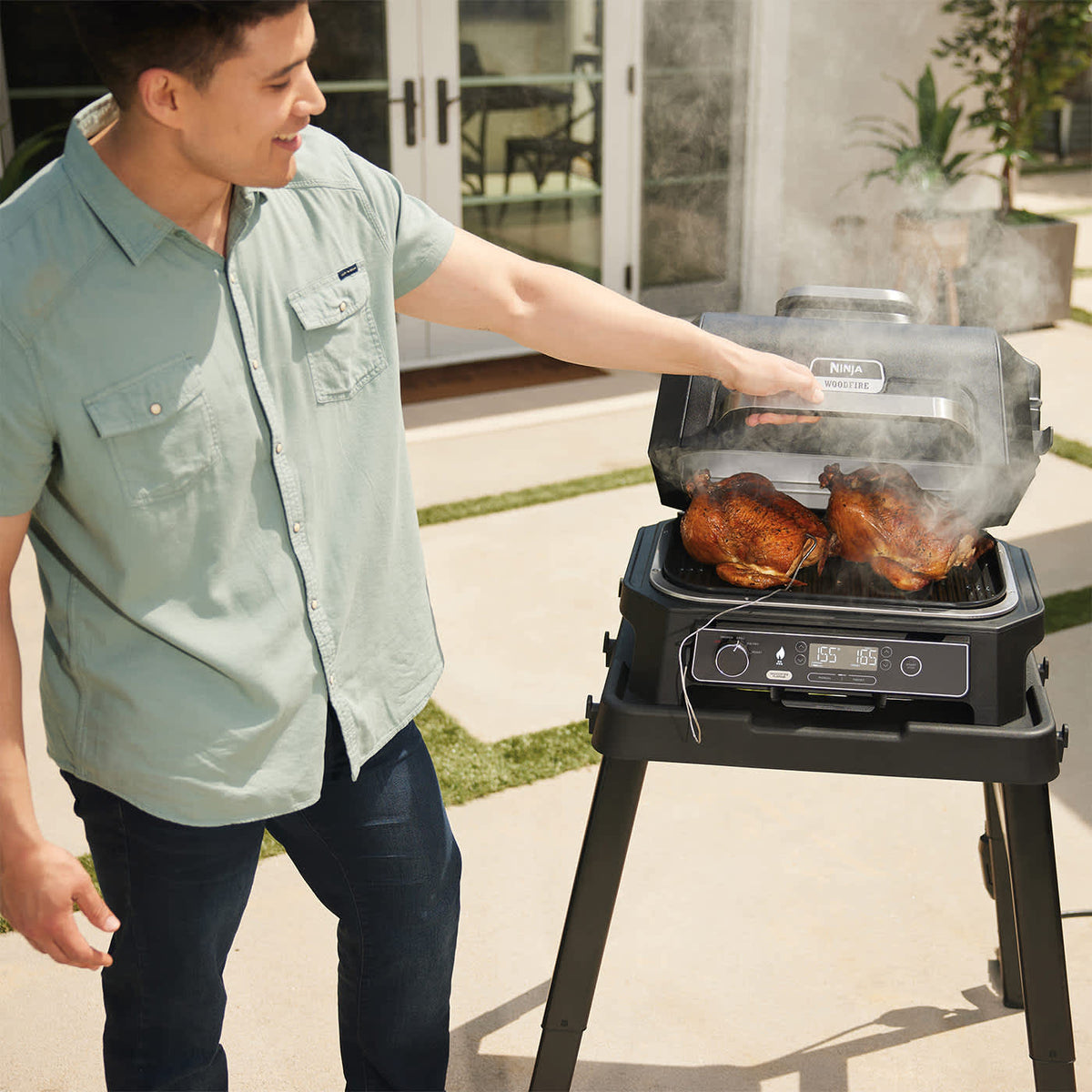 Barbecue électrique et fumoir Ninja Woodfire Pro XL avec thermosonde Smart Cook OG850EU