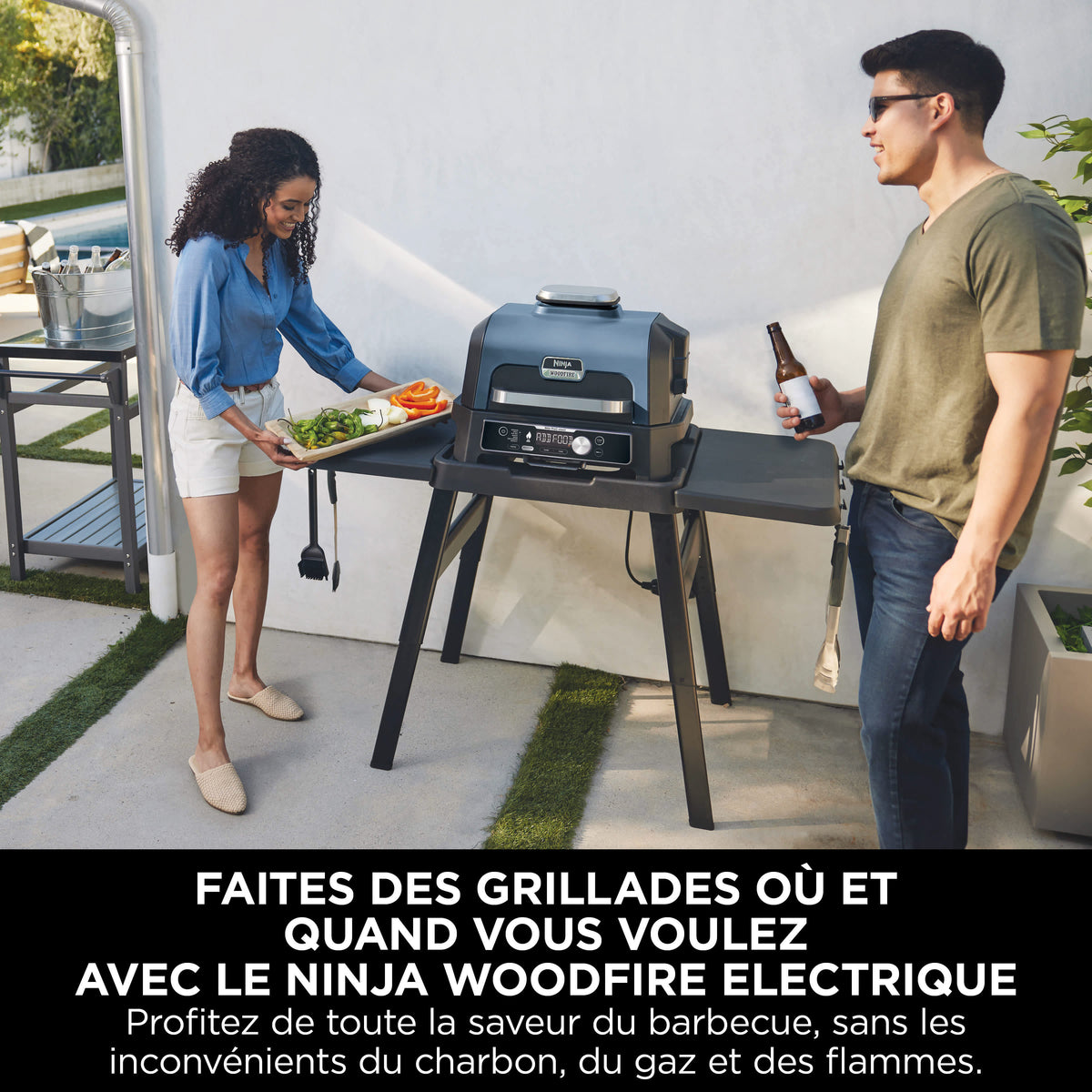 Pack Barbecue électrique et fumoir Ninja Woodfire Pro Connect XL avec support et housse