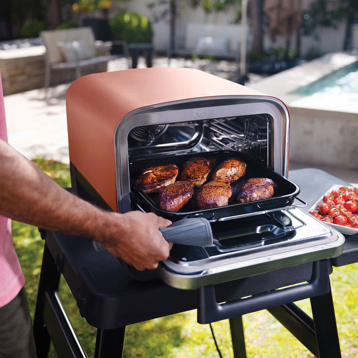 Four d'extérieur Ninja Woodfire 8-en-1 – Pizza, Grillades, Fumage et Air Fry OO101EU