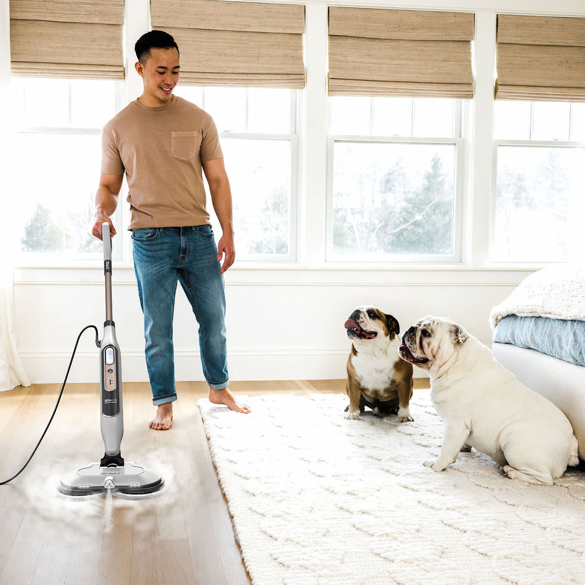 Balai nettoyeur automatique Shark avec jet de vapeur et rouleau auto-nettoyant
